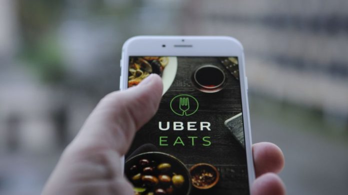 Uber Eats iese de pe piața din România