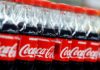 Veniturile Coca-Cola scad cu 33%, dar compania consideră că cererea este în regulă ținând cont de blocajele care sunt la nivel internațional.