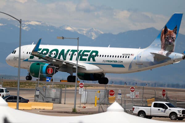 Frontier Airlines adaugă o taxă de „recuperare COVID”