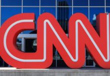 CNN concediază angajați nevaccinați